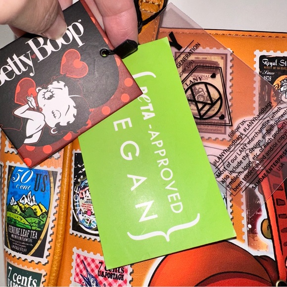 🎉HostPick🎉 Betty Boop LANY Shoulder Bag NWT - RARE, unique postage stamp design - Picture 14 of 16